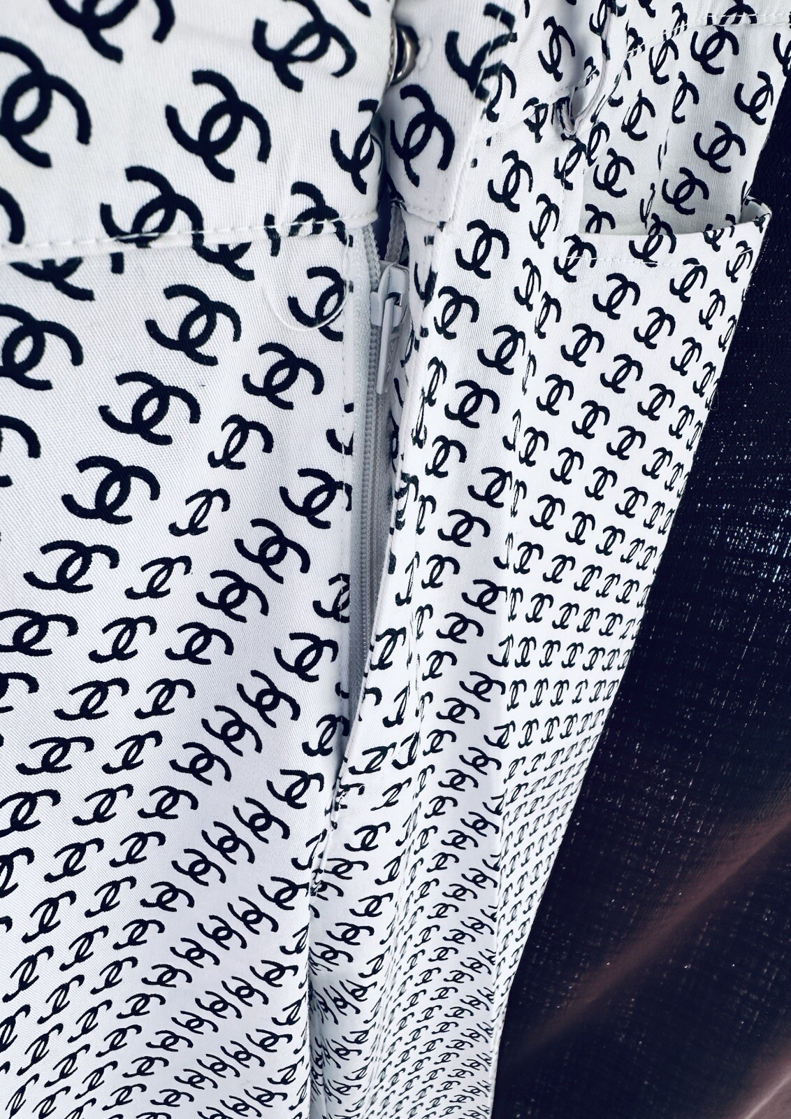 Vintage Chanel CC Print Logo Capri’s Black/White M Silver tone Button Zip image 6