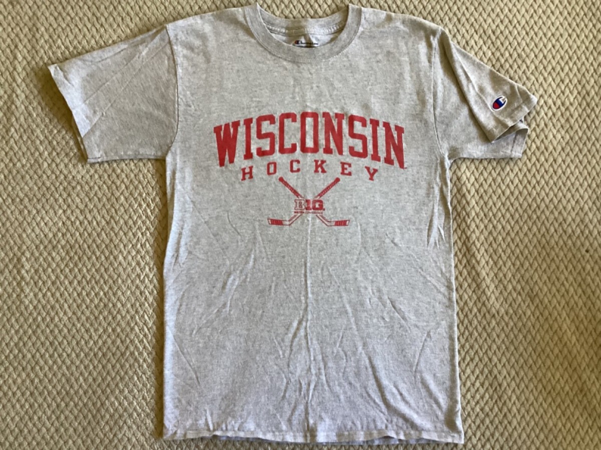 Wisconsin Badgers Hockey Champion Men's Graphic T-Shirt Small | eBay