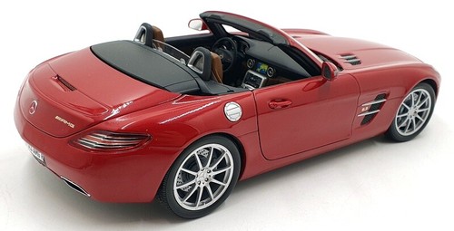 Minichamps 1/18 scale Diecast DC8524C - Mercedes-Benz SLS AMG Convertible - Red - Picture 2 of 5