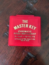 The Master Key A-440 CHROMATIC PITCH PIPE INSTRUMENT 13 Keys In Case MK2-C