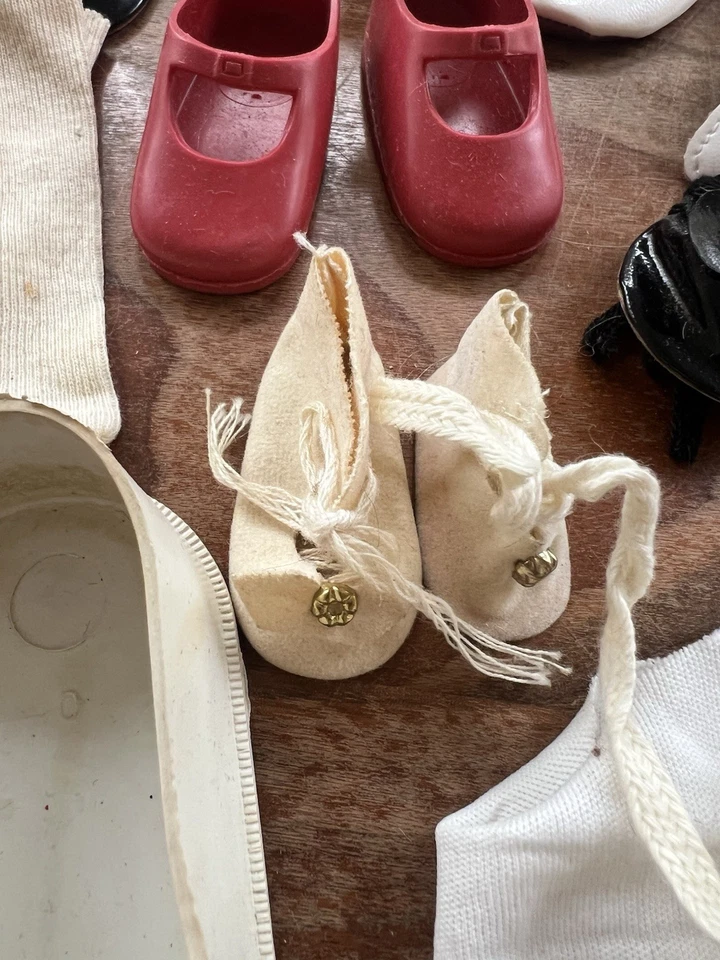 Lote de zapatos para muñeca - Madame Alexander Elise Cissette Ginny piezas zapatos de vinilo y fieltro Foto 3 de 4