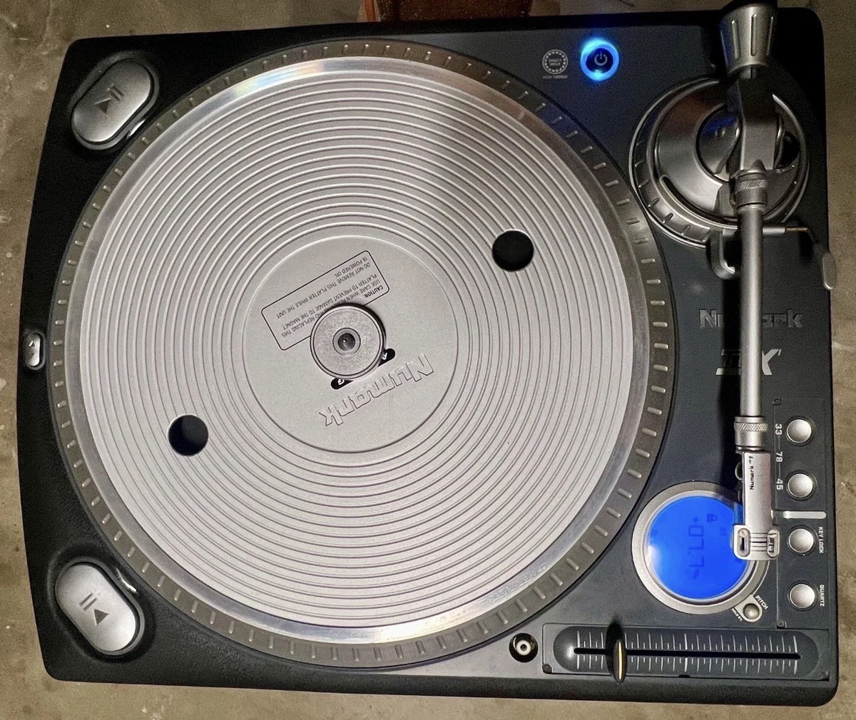 Preços baixos em Numark Direct Drive Toca-discos para DJs em forma