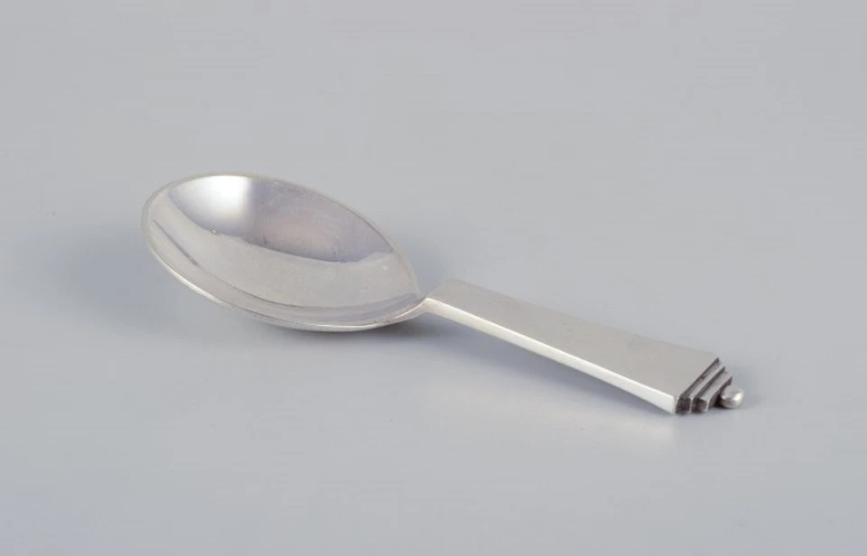 Georg Jensen Pyramid compote spoon in sterling silver. 1915-1932 hallmark. - Image 3 of 4