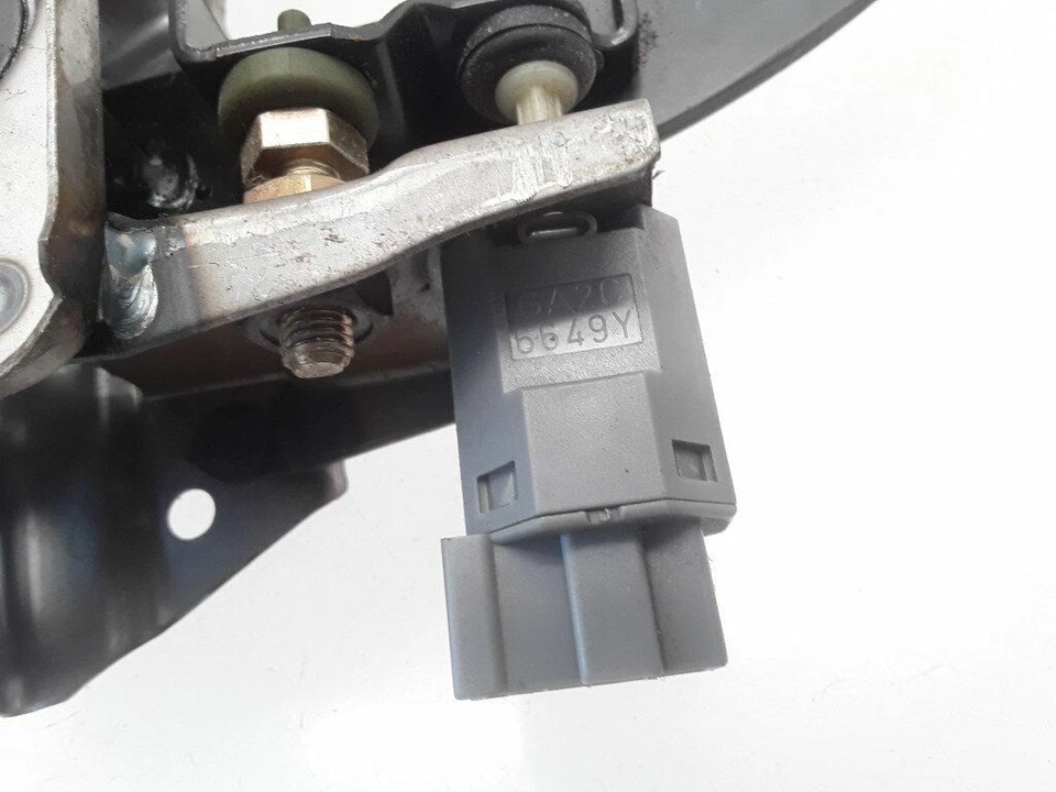 Pedal de freno gasolina Mazda 626 sedán 1999 LHD 1.8i 74kw GA2C664 Foto 2 de 4