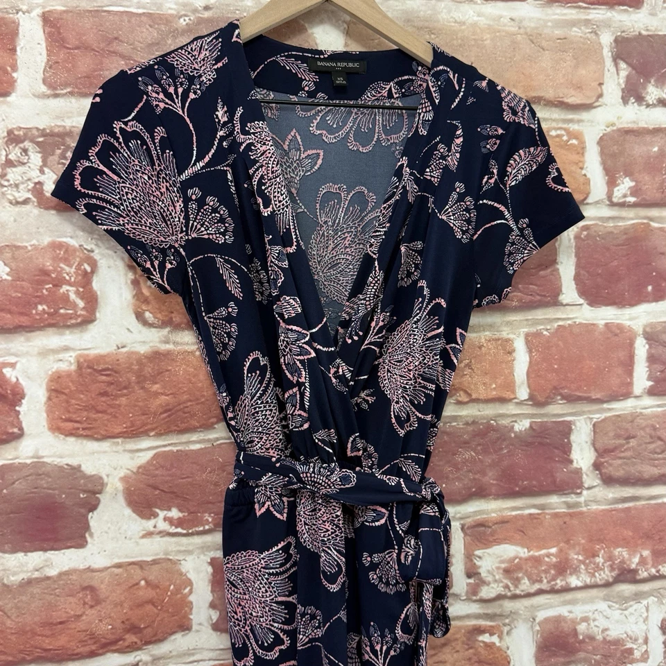 Vestido Banana Republic Mujer Mediano Multicolor Floral Informal Carrera Corbata Cintura Foto 3 de 4