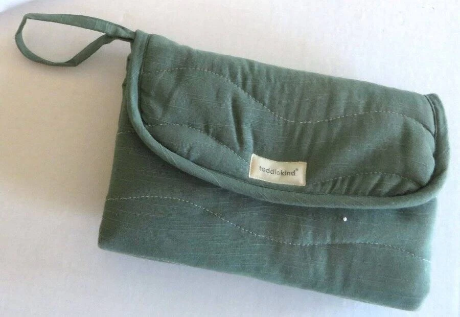 NEW Toddlekind Organic Foldable Diaper CHANGING MAT Clutch Bag GREEN Chic Baby
Opens in a new window