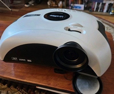 Optoma DV11 DLP MovieTime DVD Projector - Sub 100 hrs used
