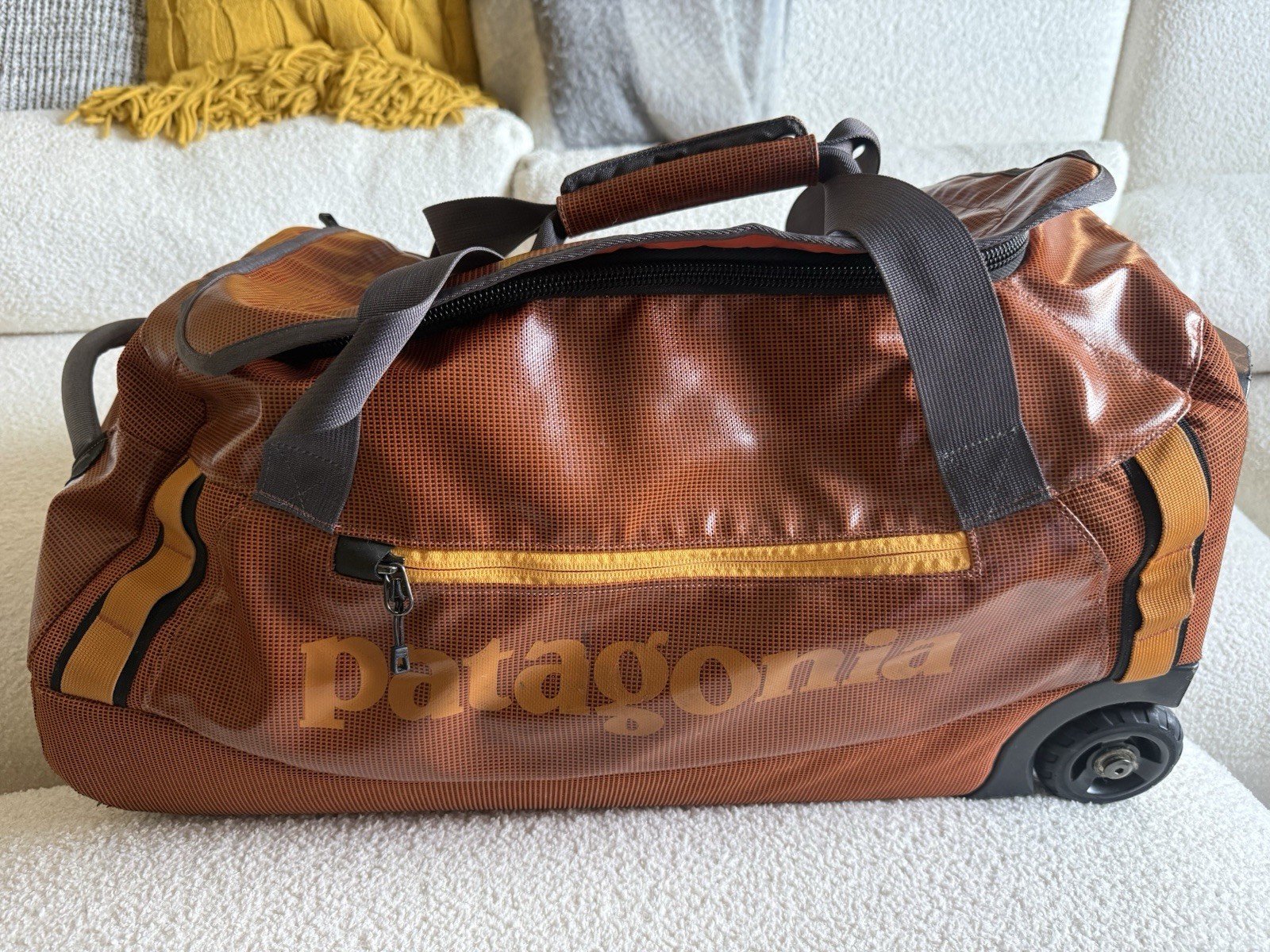 RARE Patagonia Black Hole Wheeled Duffel 45L Orange 49376 Discontinued