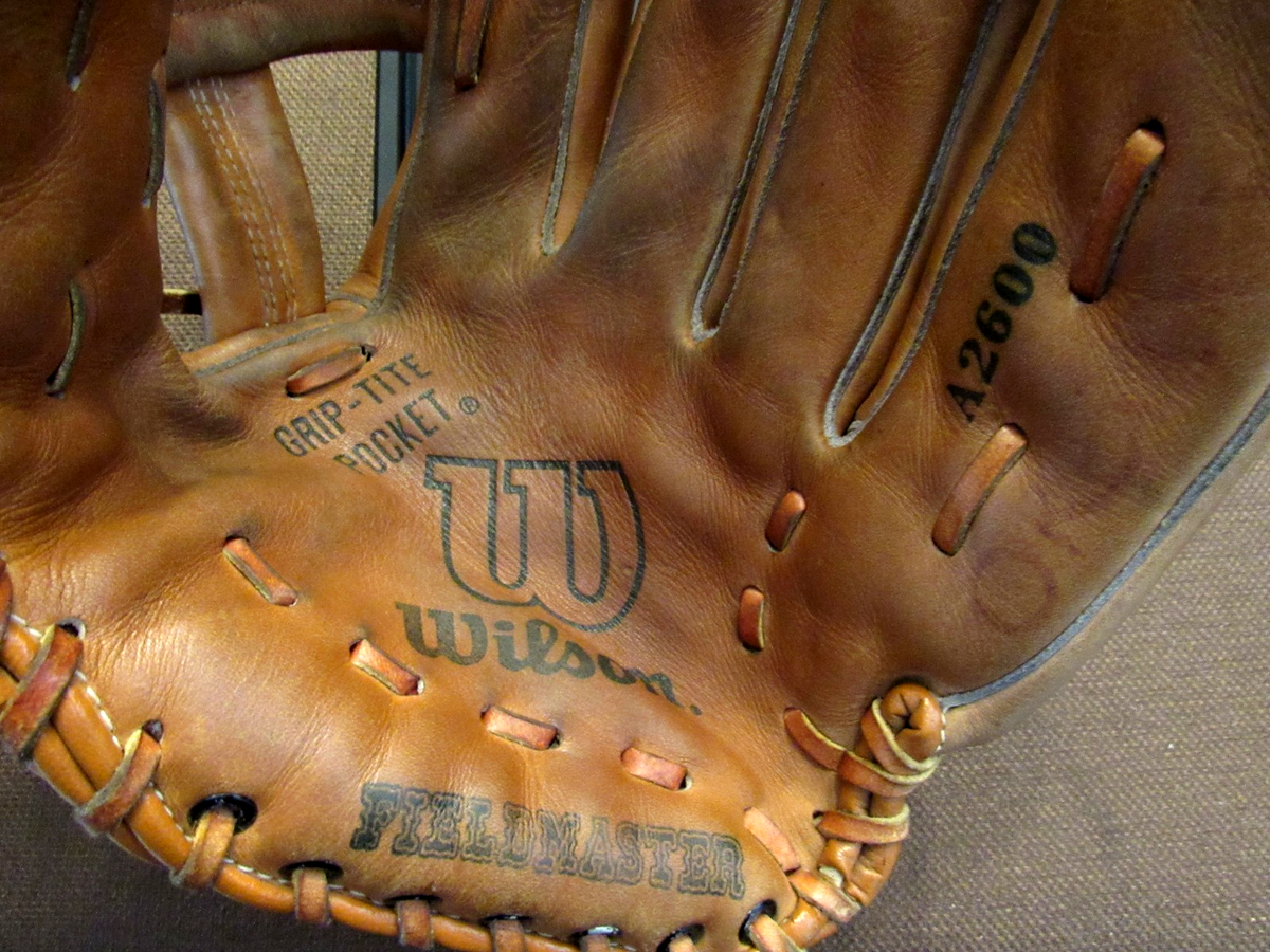 KIRBY PUCKETT MINNESOTA TWINS HOF SIGNED AUTO VINTAGE WILSON GLOVE