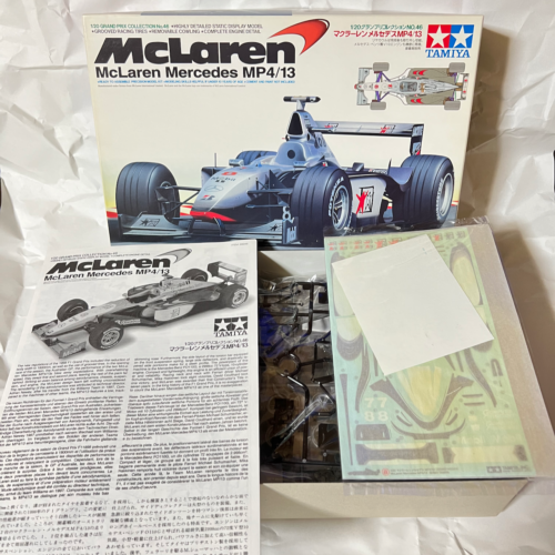 TAMIYA 1/20 Scale McLaren Mercedes MP4/13 GP#46 Plastic Model Kit - Afbeelding 1 van 2