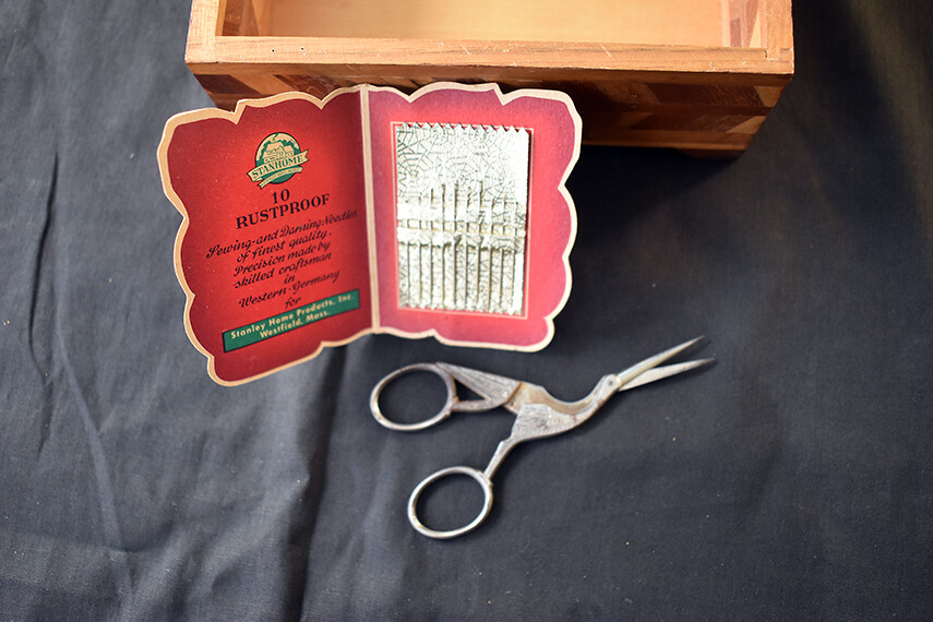  vintage INLAID WOOD Sewing (trinket) BOX Stork • Crane Scissors