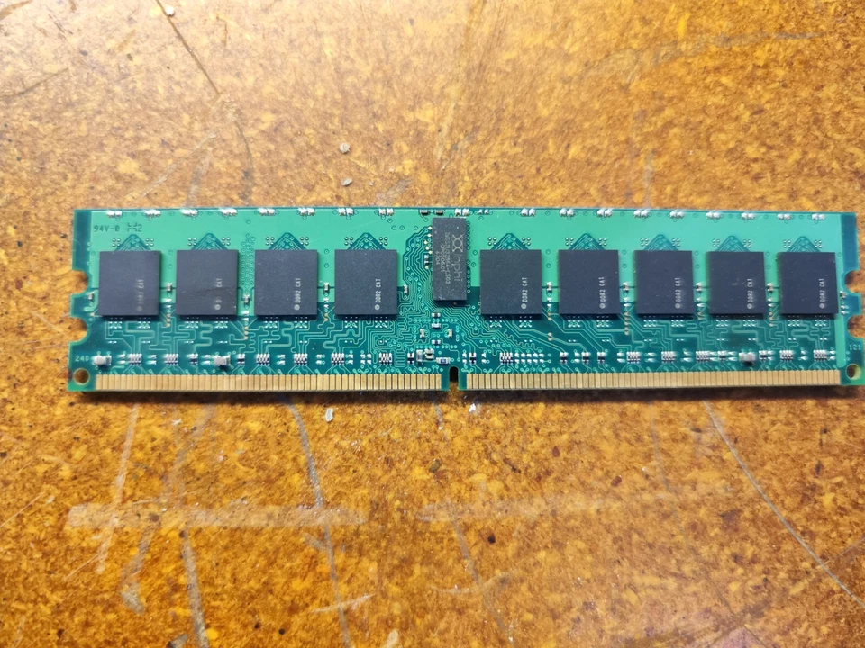 512MB EDGE Tech DDR RAM PC2700U 333MHz P44396-43 memory module 184-Pin - Image 3 of 4