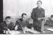X1- Foto * Offiziersgruppe Uniformen, Abzeichen  * Oberst Russland