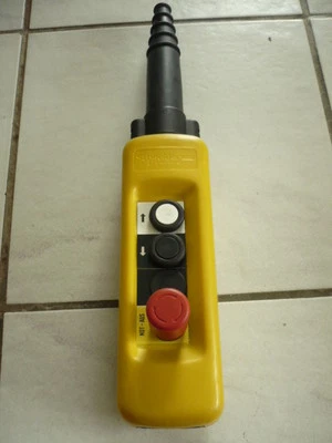 Telemecanique XACA04 Hängetaster Steuerflasche Handsteuerung Kransteuerung