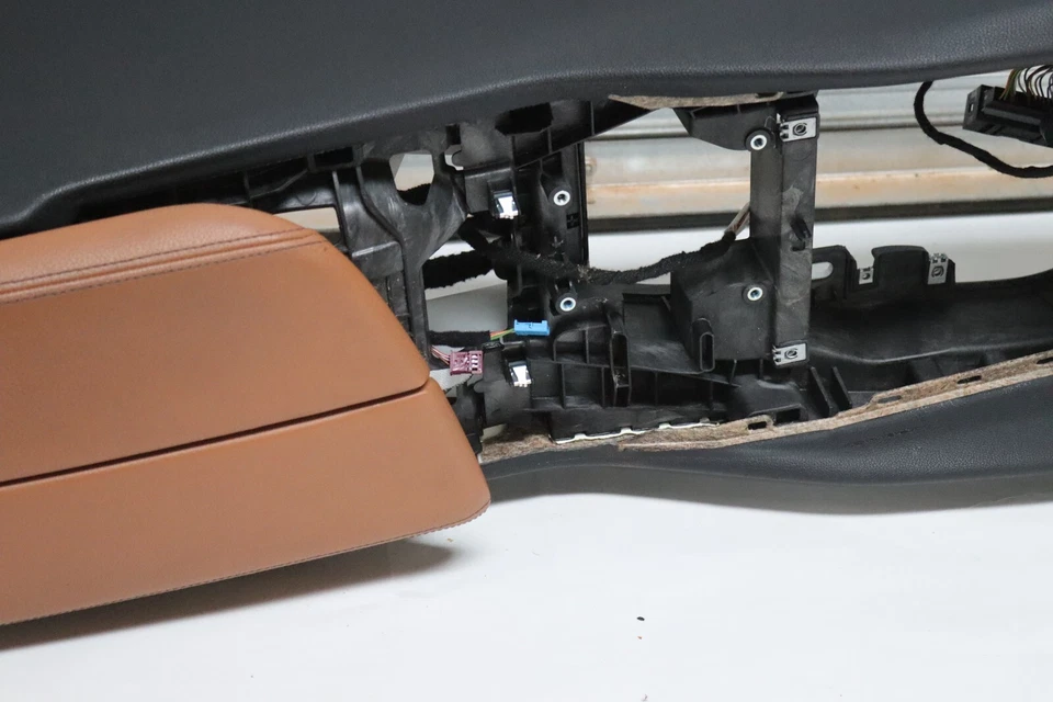 2017-2020 BMW 540I G30 CENTER CONSOLE COMPARTMENT ARMREST ASSEMBLY OEM — 第 3/4 张图片