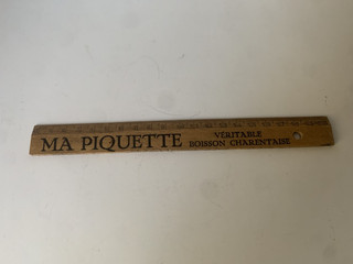 ancienne règle en bois publicitaire Ma Piquette véritable boisson charentaise