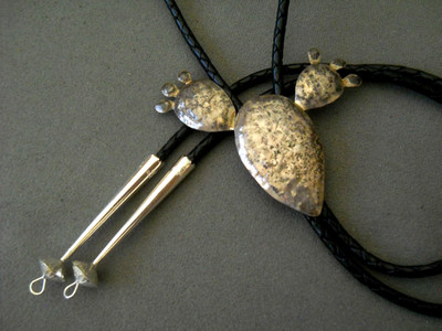 Southwestern Sterl Silver Textured Prickly Pear Nopal Cactus w/ Flowers Bolo Tie