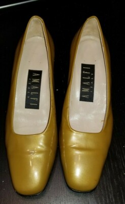 pumps mustard