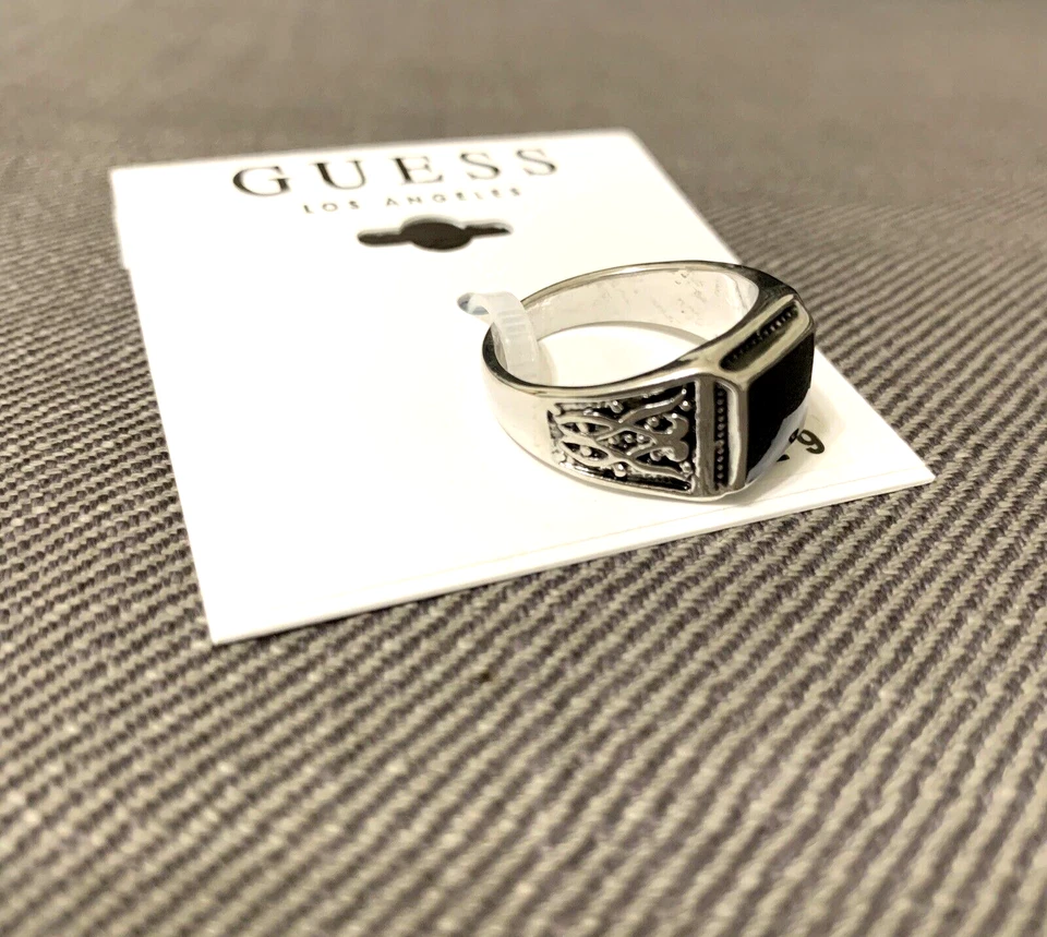 Guess 洛杉矶戒指银色雕刻黑色宝石全新带标签 — 第 3/4 张图片