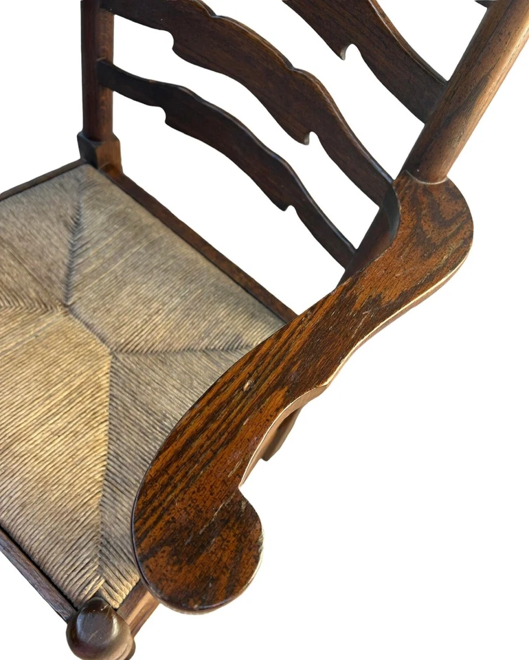 Silla con respaldo de escalera asiento Rush tejido de madera de roble con brazos principios de América de la década de 1920 Foto 4 de 4