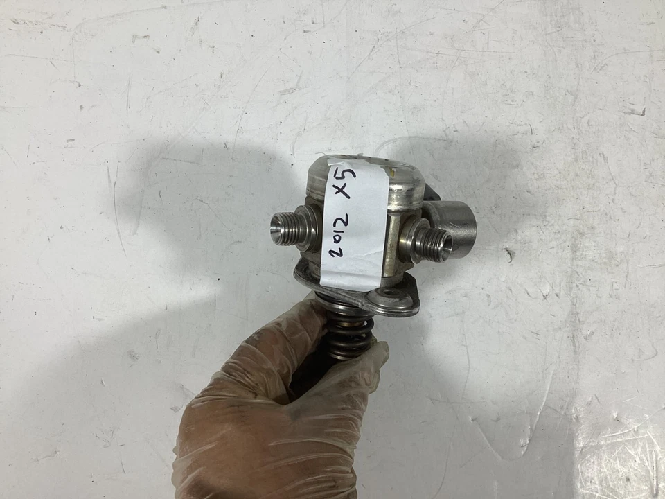 BMW X5 E70 2007-2013 bomba de combustible de alta presión 7595339 OEM. Foto 3 de 4