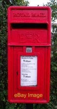 Photo 6x4 Close up, Elizabeth II postbox on West Street, Swinton Postbox  c2020