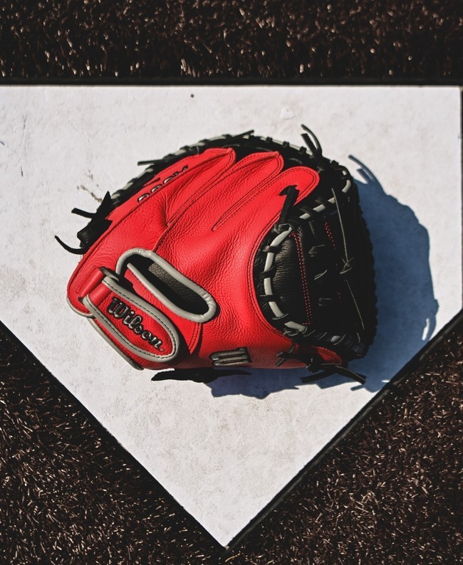 Wilson&reg; A500&reg; 32" Youth Baseball Catcher's Mitt, Right-hand throw, 32", New