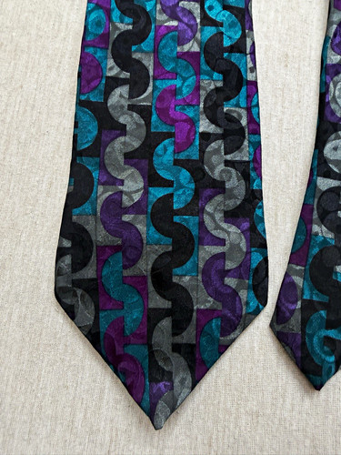 Ziggurat Woven Silk Geometric Pointed Men’s Multicolored Classic Size Tie