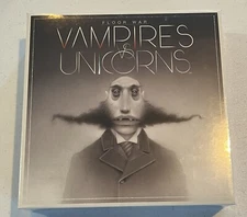 YumFactory Boardgame Floor War Vampires Vs. Unicorns Box SW Travis Louie Lampe