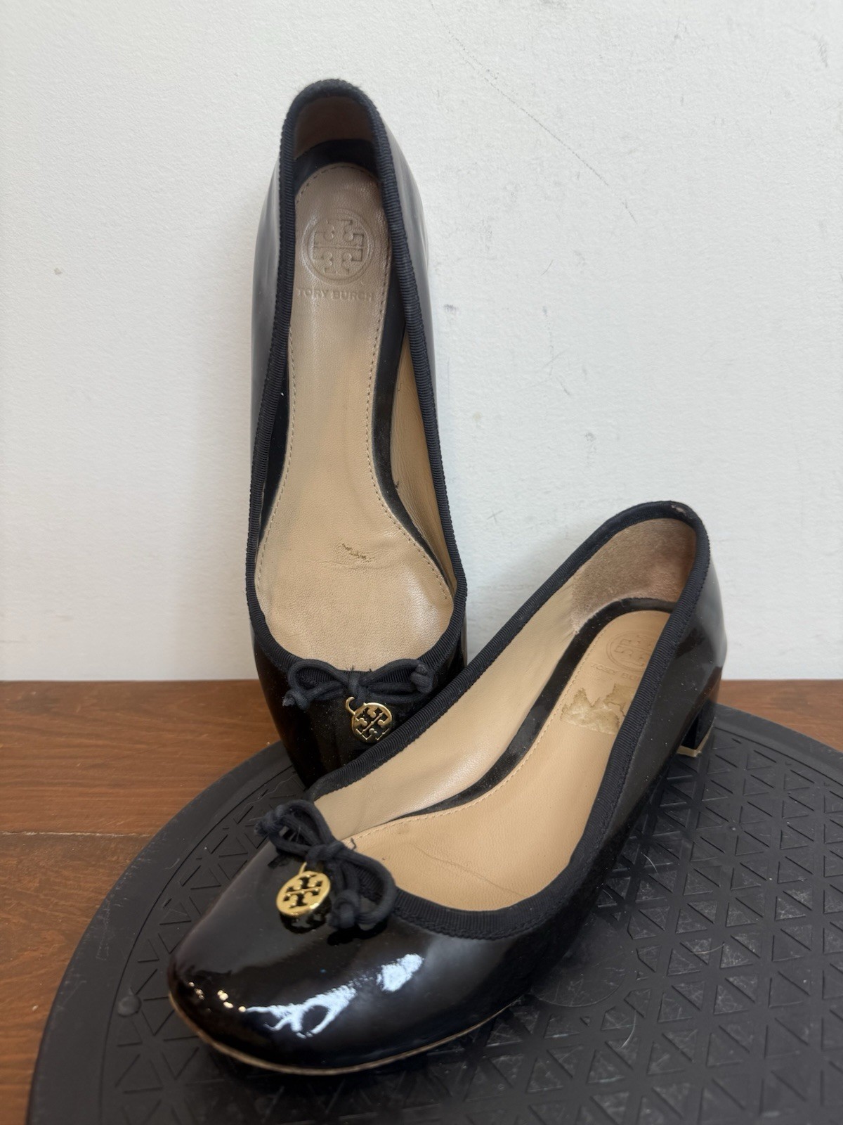 SAOLA Décolleté TORY BURCH Logo Charm Nastro Zeppa Suola Nero Taglia:7 5M Vedi Foto
