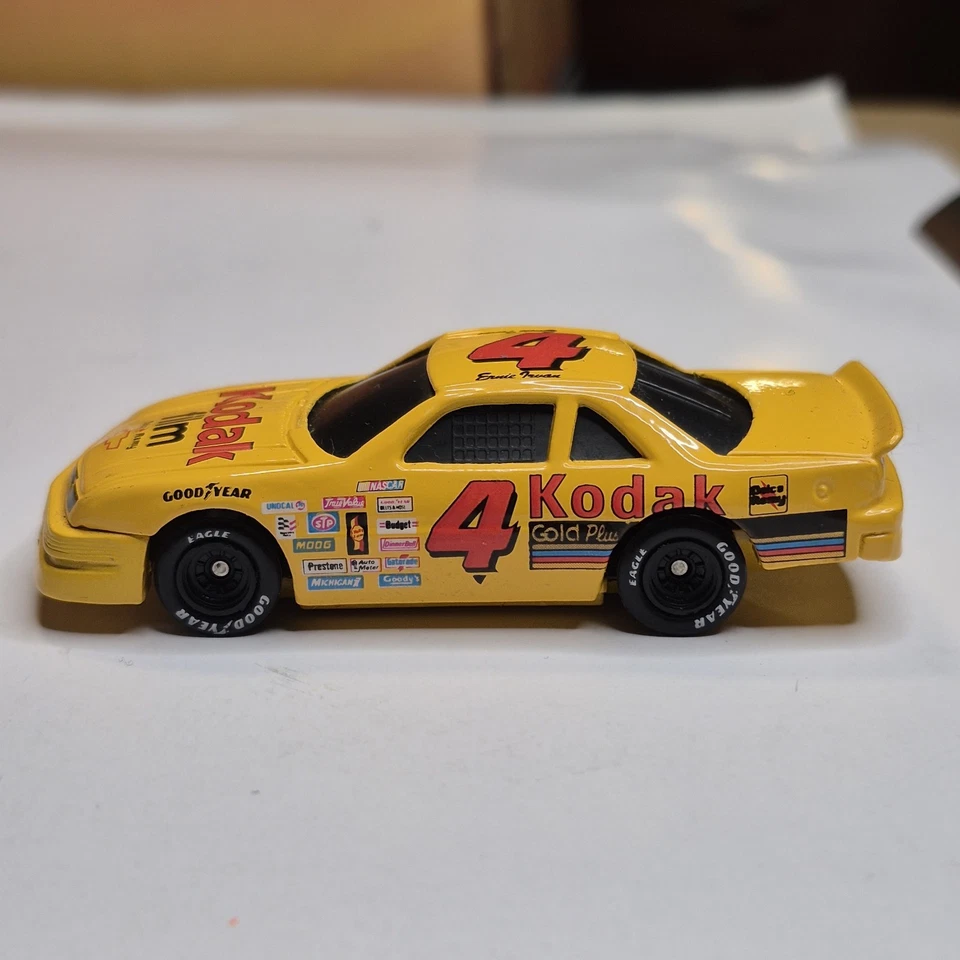 Road Champs NASCAR #4 1992 Ernie Irvan Kodak película Chevy Lumina 1:64 diecast F3 Foto 2 de 4