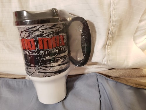 Rare 20 oz. Plastic Travel Mug/Lid Mad Max Convenience Store NEW! - Picture 3 of 6
