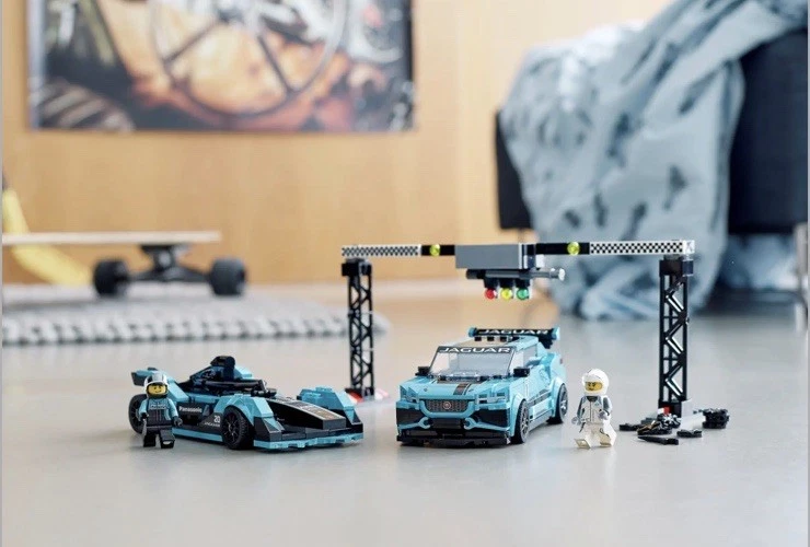 ミニカー Panasonic Jaguar Racing Formula e Gen.2 Formula E Panasonic Jaguar Racing GEN2 car & Jaguar I-PACE eTROPHY
