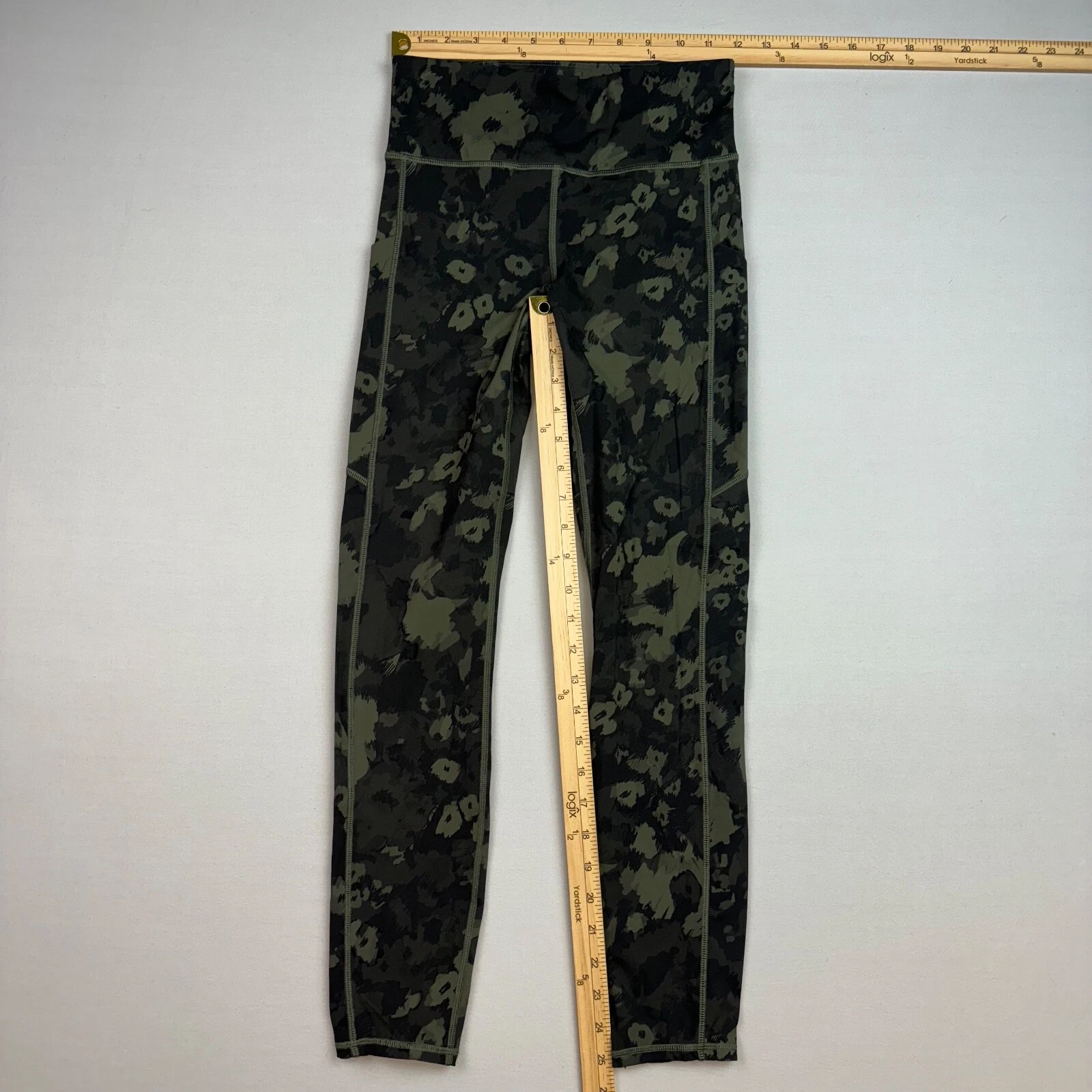 vuori stride floral camouflage performance stretch leggings