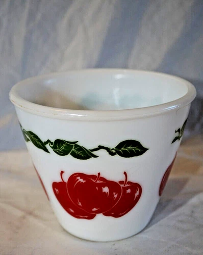 VINTAGE FIRE KING SPLASH PROOF APPLE BOWL 6"