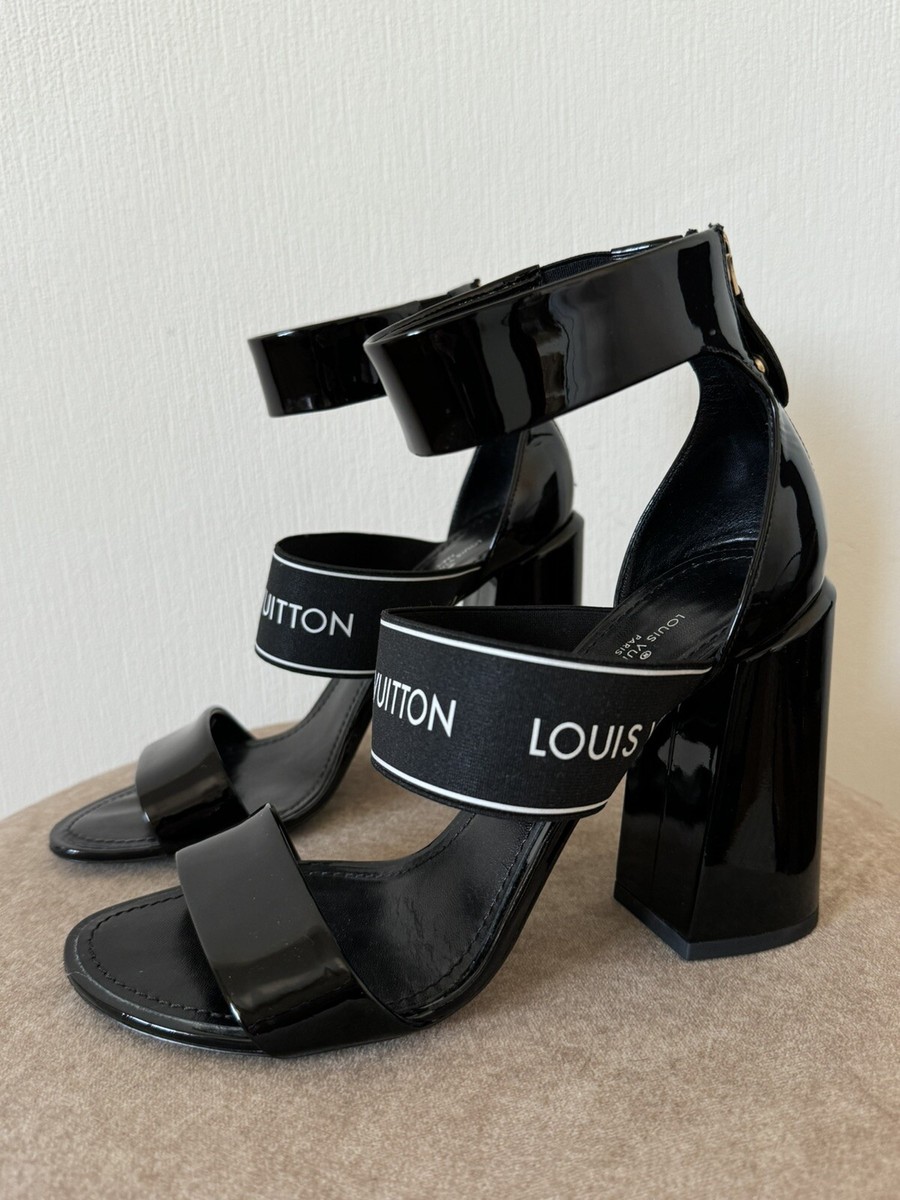 Gorgeous Authentic Louis Vuitton Black Patent Leather Logo Gorgeous Authentic Louis Vuitton Black Patent Leather Logo