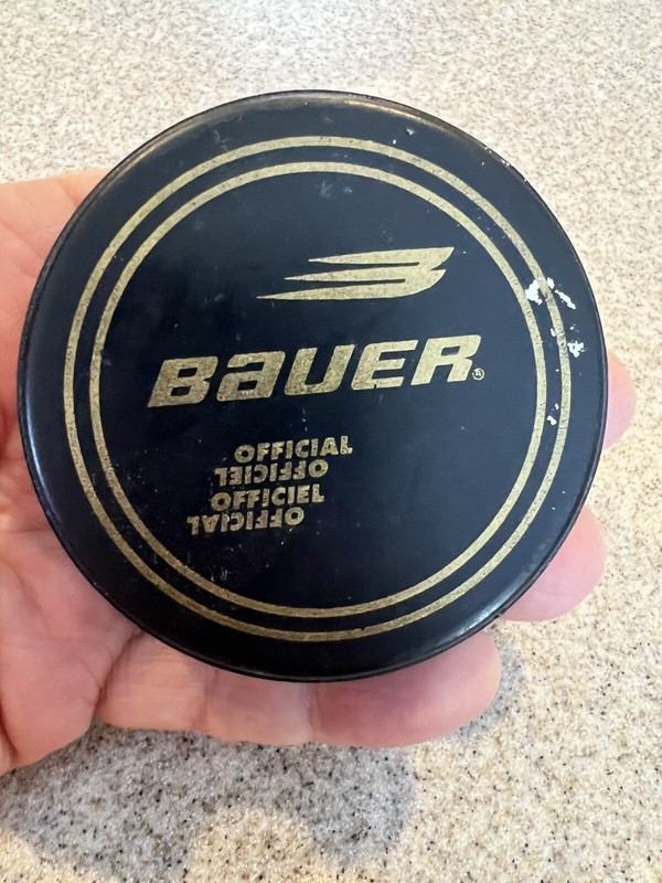 BAUER OFFICIAL HOCKEY PUCK LINDSAY MFG.  MADE IN CANADA 🇨🇦
