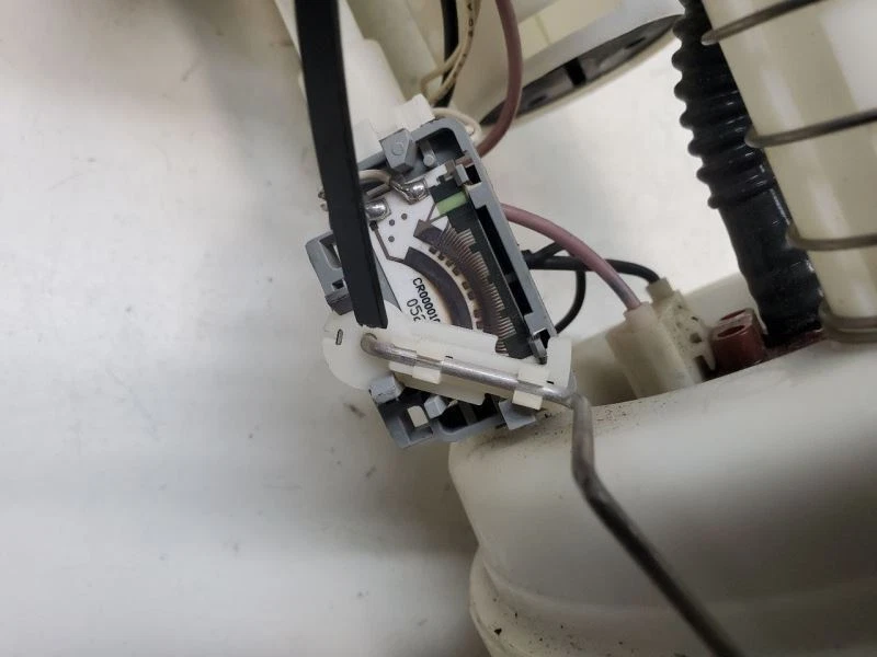 2001-2002, Chrysler Sebring, sedán, conjunto de bomba de combustible, 2,7 L, n.º de parte: 68201351AA Foto 2 de 4