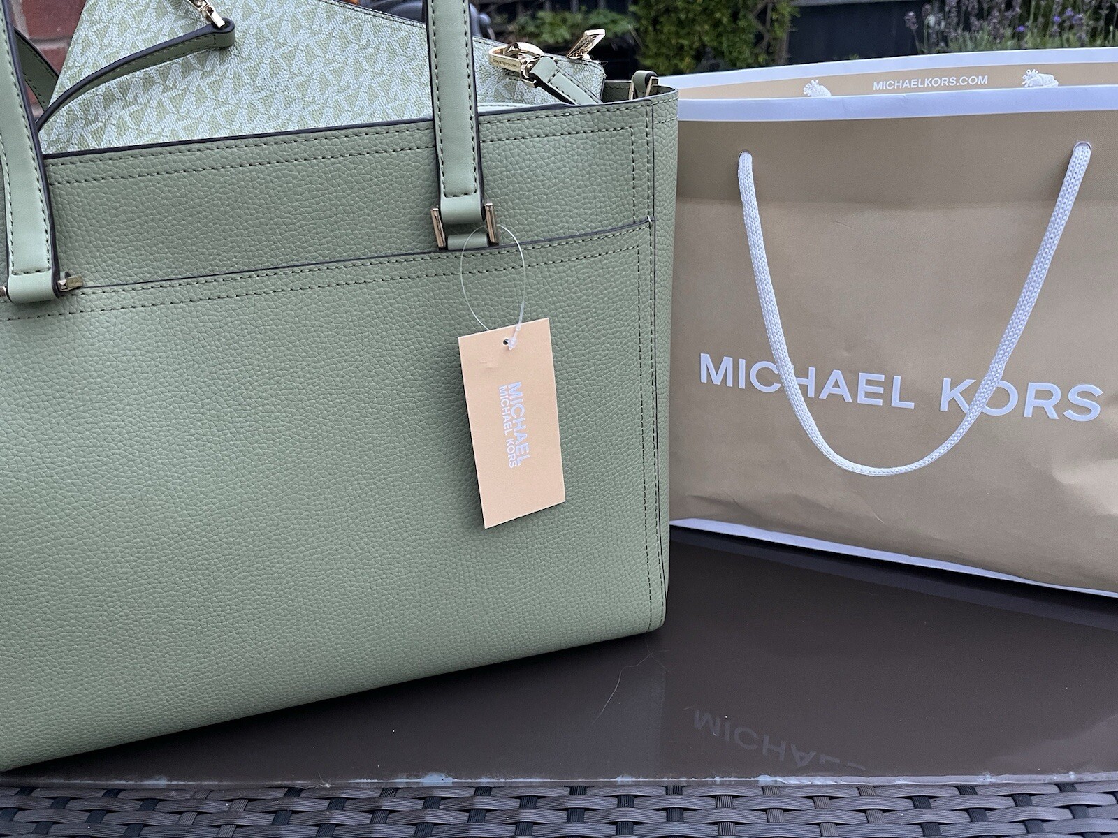🎁Michael Kors -Maisie Sage 2 in 1 Large Leather Tote and Cross Body 35T1G5MT7T image 4