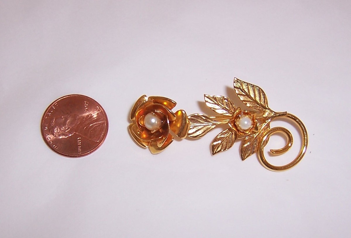 ❤️ PinkPearlさま❤️❤️ Gold Tone Flower Pin / Brooch with Faux Pearl Bead - Rose