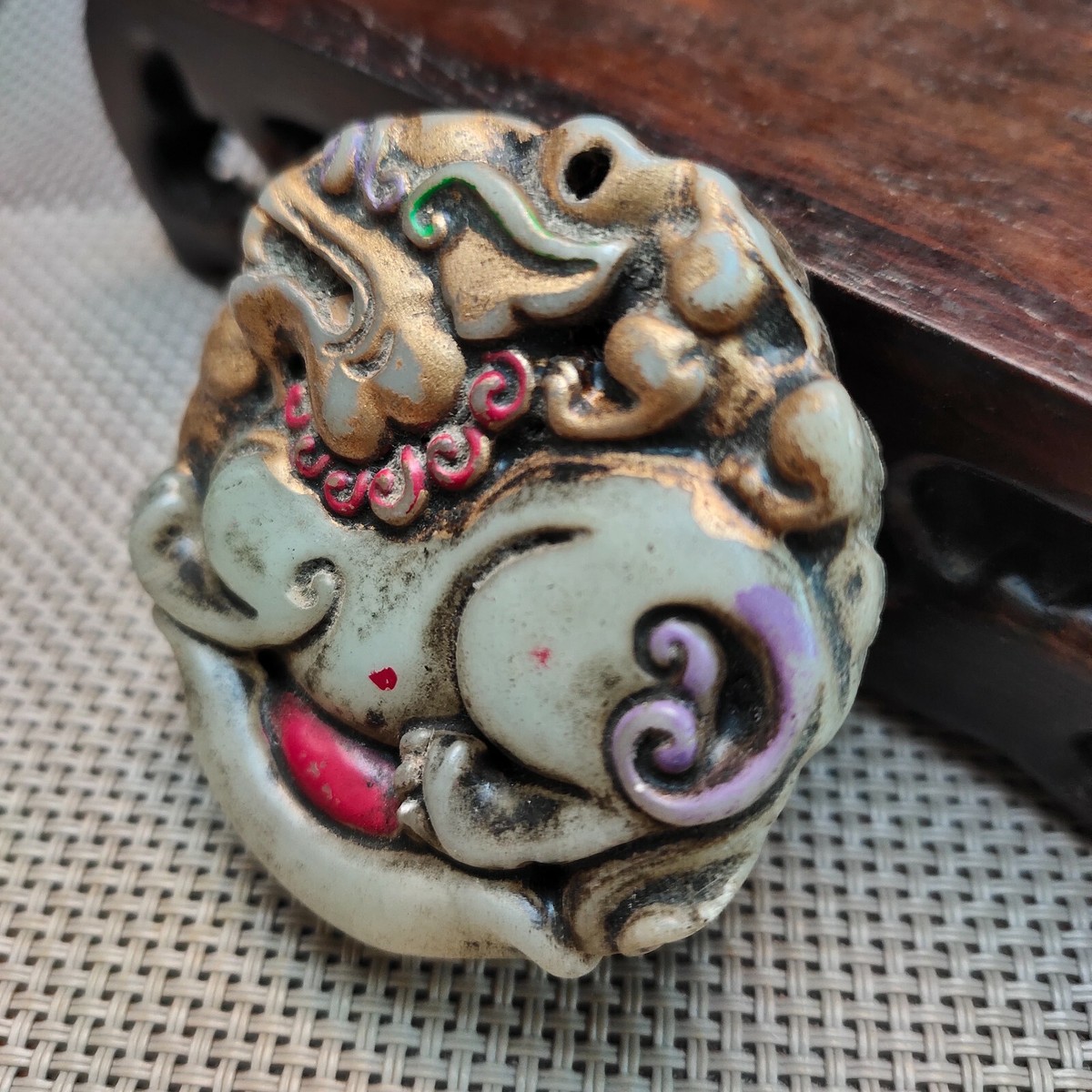 Chinese collectibles, manual sculpture，The Rare He Tian Jade bird