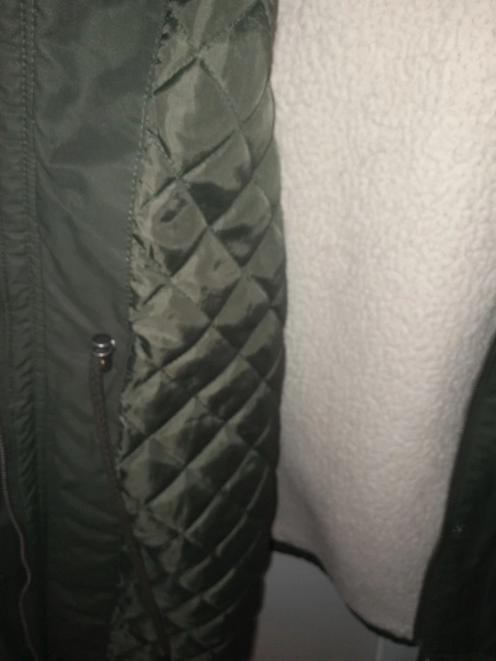 Chaqueta parka forrada de sherpa con capucha Levi’s grande 6 oliva cremallera completa piel sintética Foto 3 de 4