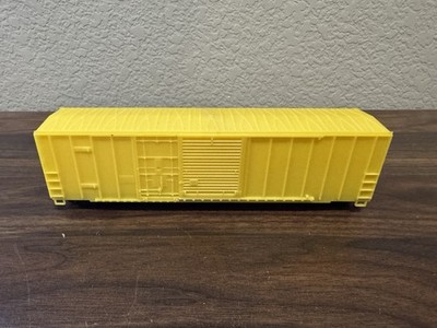 Roundhouse HO Scale Undecorated 50  Exterior Post Combo Door Box Car w/KDs