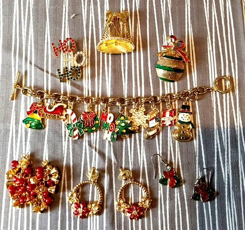 Lot Of 7 Vintage & Mod Christmas Costume Jewelry Pins Earrings Bracelet