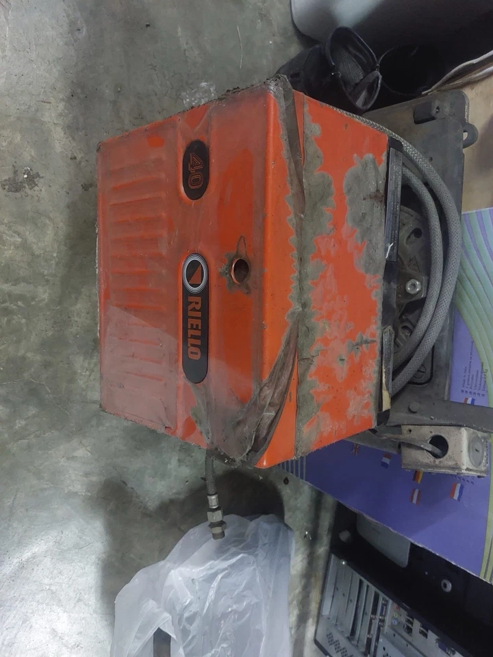 Bruciatore a Gasolio Riello Per Caldaia - Immagine 4 di 4