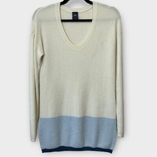 Gap cream and blue lightweight V neck sweater super soft Medium