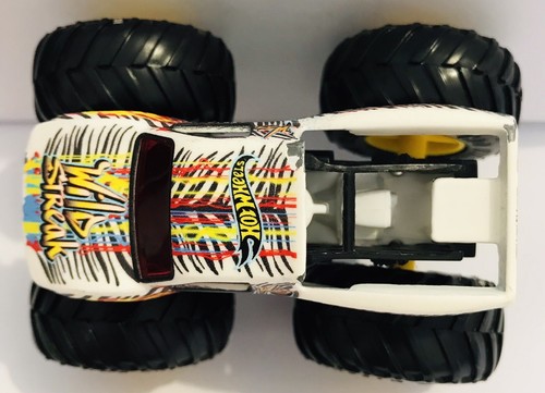 Hot Wheels Monster Jam Wild Streak 1:64 2019 Monster Truck - Picture 11 of 12