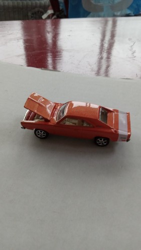 Hot Wheels 2004 Metallo Die Cast - Replica 1969 Caricabatteria Dodge (Redline) - Foto 3 di 6