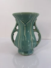 VINTAGE NELSON MCCOY ART POTTERY GREEN DOUBLE HANDLED VASE w TASSEL 8 1/4" TALL