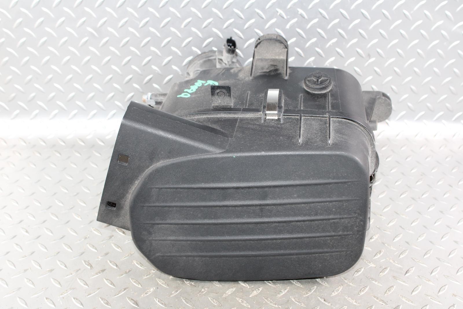 Maserati Ghibli 2014-2017 Right Air box top